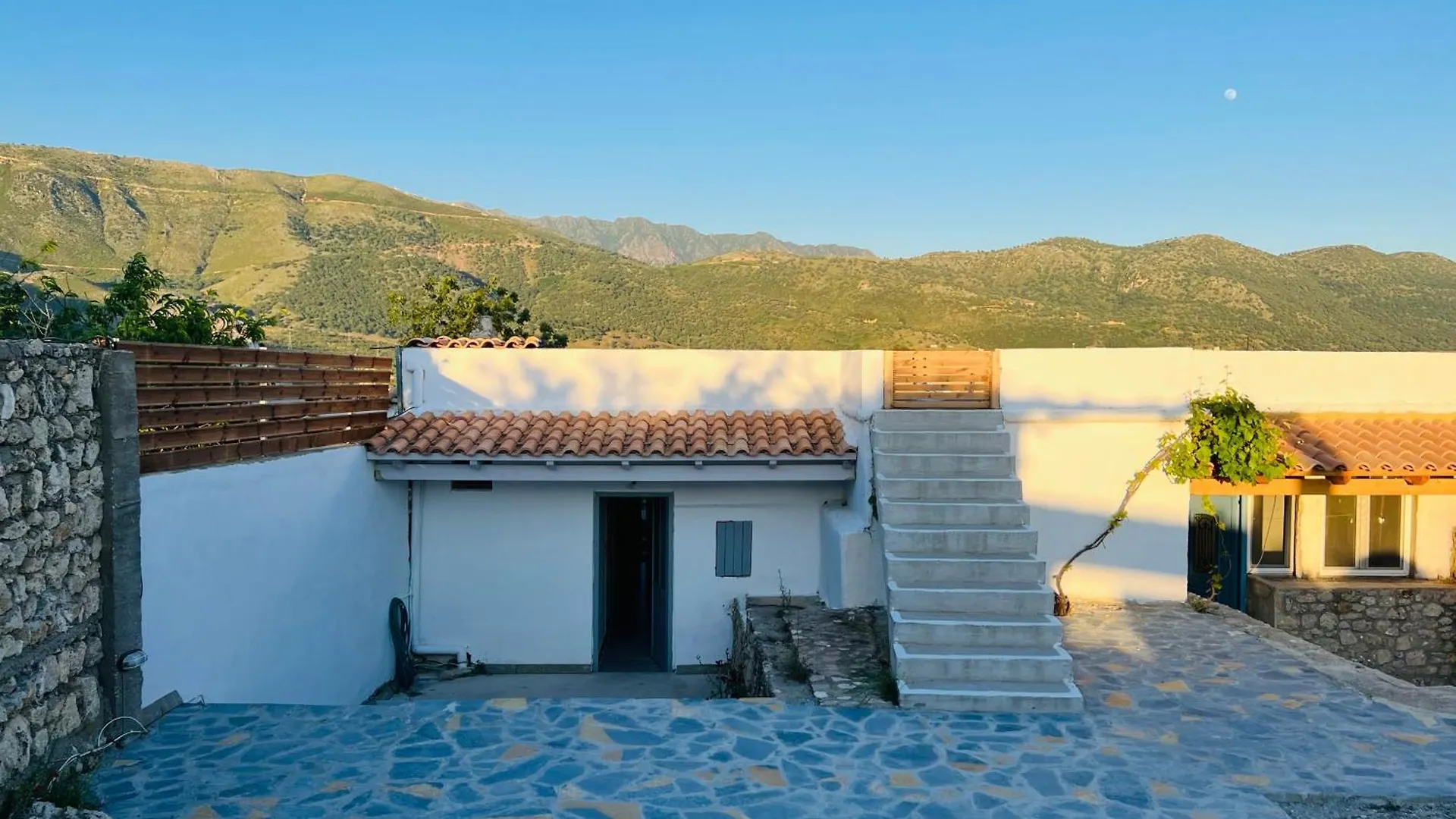 Panoramic Escape Villa Himare 0*,  Albania